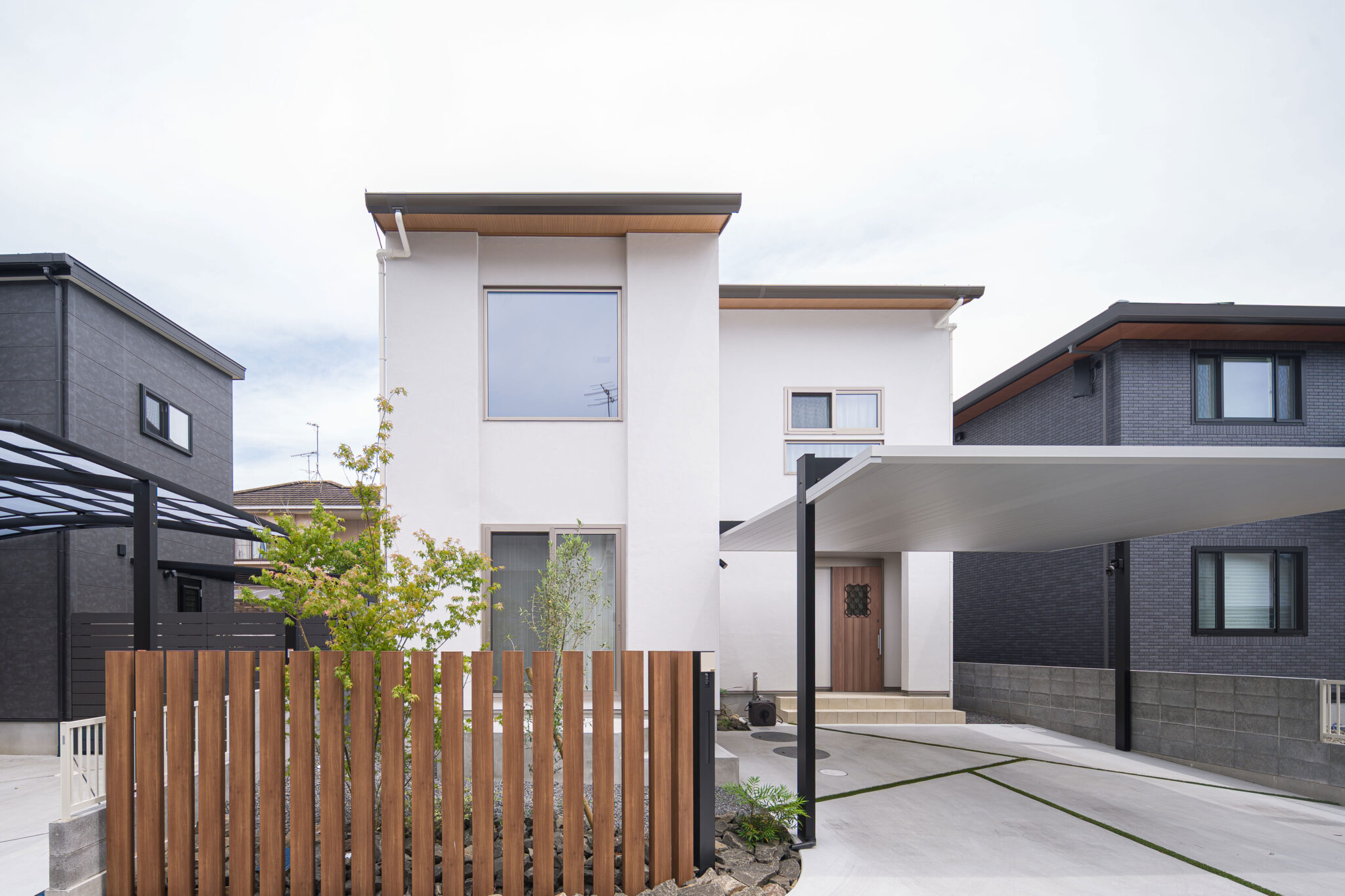 松山市エリアで建てられた注文住宅の外観、土地相場をふまえた資金計画のイメージ
